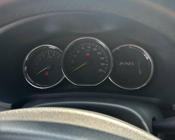 Серый Рено Сандеро, объемом двигателя 1.15 л и пробегом 247 тыс. км за 5500 $, фото 24 на Automoto.ua