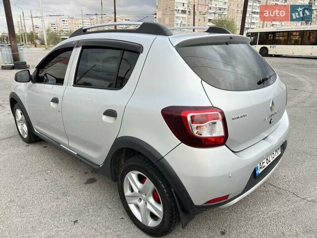 Рено Сандеро 2014 в Запорожье на Automoto.ua Серый Рено Сандеро, объемом двигателя 1.46 л и пробегом 129 тыс. км за 9000 $, фото 26 на Automoto.ua