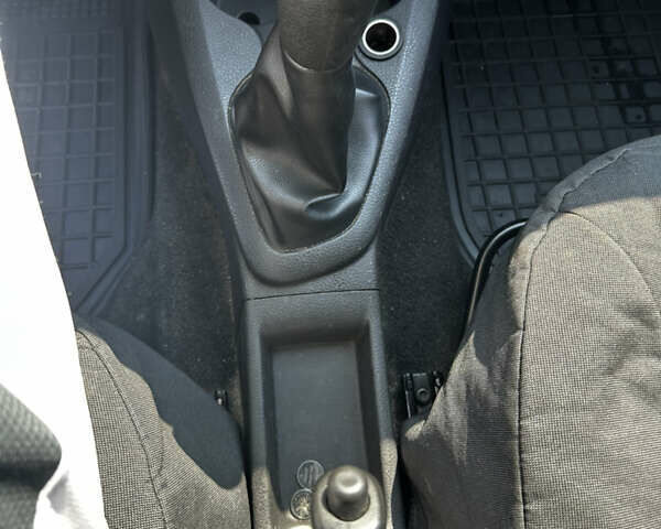 Серый Рено Сандеро, объемом двигателя 1.15 л и пробегом 247 тыс. км за 5500 $, фото 23 на Automoto.ua