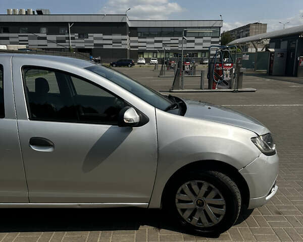 Серый Рено Сандеро, объемом двигателя 1.15 л и пробегом 247 тыс. км за 5500 $, фото 3 на Automoto.ua