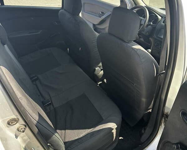 Серый Рено Сандеро, объемом двигателя 1.15 л и пробегом 247 тыс. км за 5500 $, фото 11 на Automoto.ua