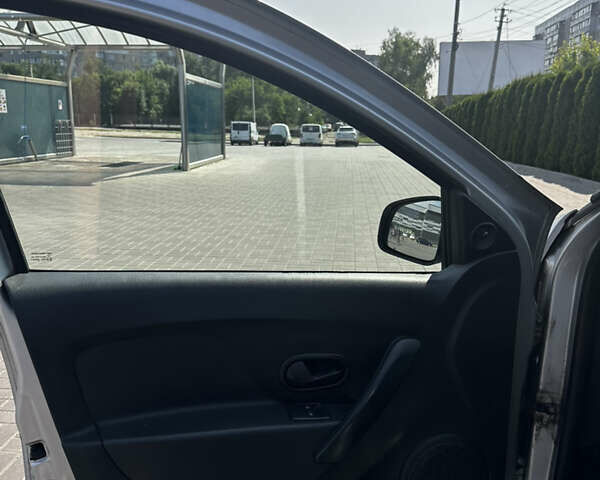 Серый Рено Сандеро, объемом двигателя 1.15 л и пробегом 247 тыс. км за 5500 $, фото 18 на Automoto.ua