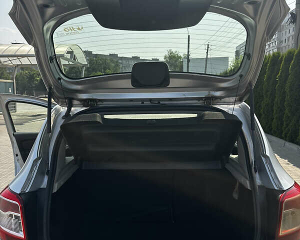 Серый Рено Сандеро, объемом двигателя 1.15 л и пробегом 247 тыс. км за 5500 $, фото 28 на Automoto.ua