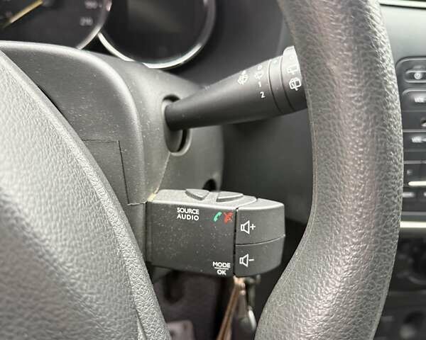 Серый Рено Сандеро, объемом двигателя 1.5 л и пробегом 118 тыс. км за 9499 $, фото 17 на Automoto.ua