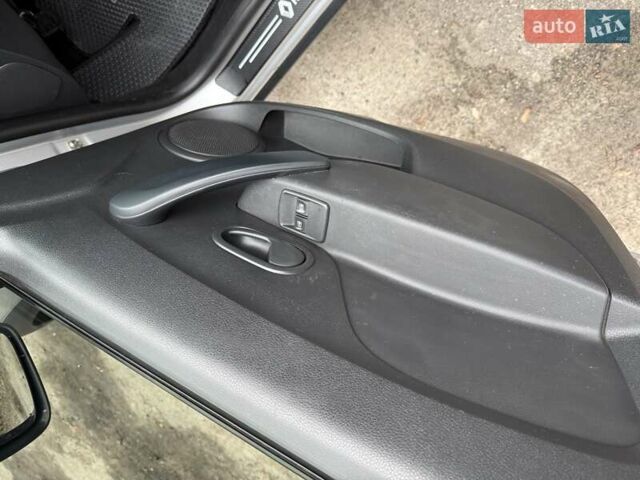 Серый Рено Сандеро, объемом двигателя 1.5 л и пробегом 118 тыс. км за 9499 $, фото 13 на Automoto.ua