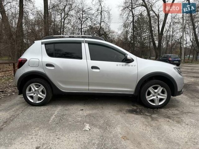 Серый Рено Сандеро, объемом двигателя 1.5 л и пробегом 118 тыс. км за 9499 $, фото 8 на Automoto.ua