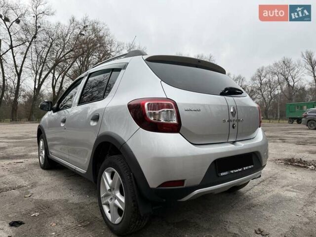 Серый Рено Сандеро, объемом двигателя 1.5 л и пробегом 118 тыс. км за 9499 $, фото 4 на Automoto.ua