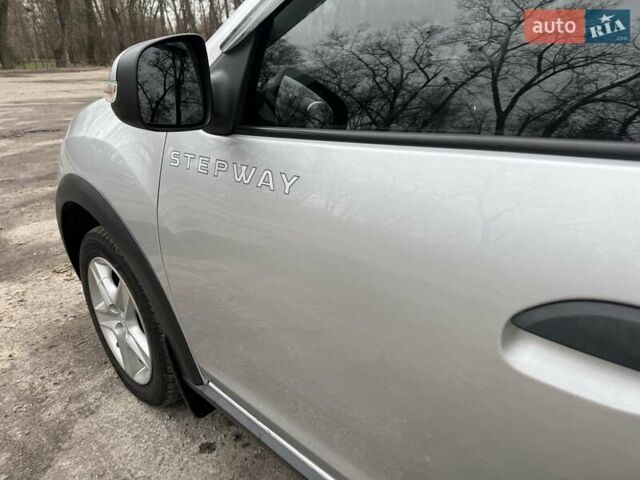 Серый Рено Сандеро, объемом двигателя 1.5 л и пробегом 118 тыс. км за 9499 $, фото 11 на Automoto.ua