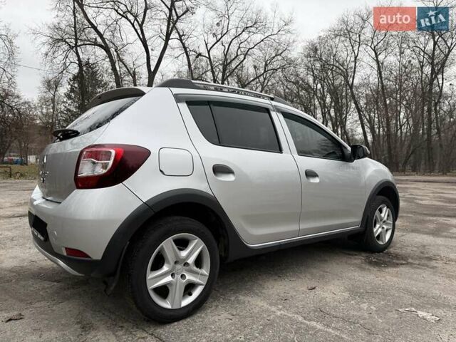 Серый Рено Сандеро, объемом двигателя 1.5 л и пробегом 118 тыс. км за 9499 $, фото 6 на Automoto.ua