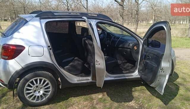 Сірий Рено Сандеро, об'ємом двигуна 1.46 л та пробігом 190 тис. км за 8700 $, фото 5 на Automoto.ua