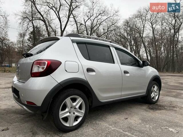 Серый Рено Сандеро, объемом двигателя 1.5 л и пробегом 118 тыс. км за 9499 $, фото 7 на Automoto.ua