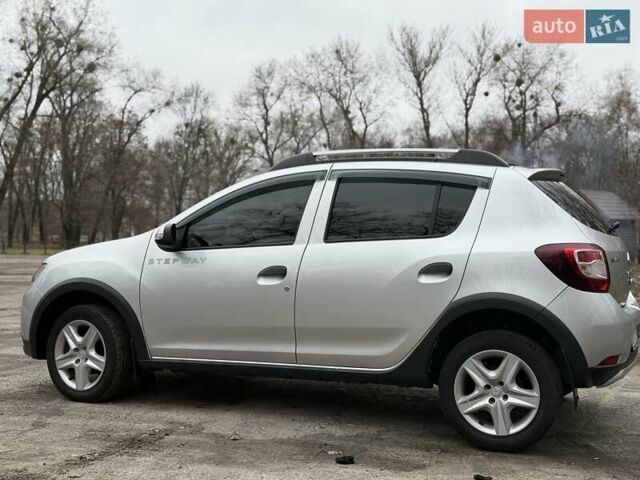 Серый Рено Сандеро, объемом двигателя 1.5 л и пробегом 118 тыс. км за 9499 $, фото 3 на Automoto.ua