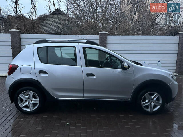 Сірий Рено Сандеро, об'ємом двигуна 0.9 л та пробігом 74 тис. км за 9300 $, фото 6 на Automoto.ua
