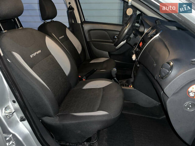 Сірий Рено Сандеро, об'ємом двигуна 0.9 л та пробігом 74 тис. км за 9300 $, фото 13 на Automoto.ua