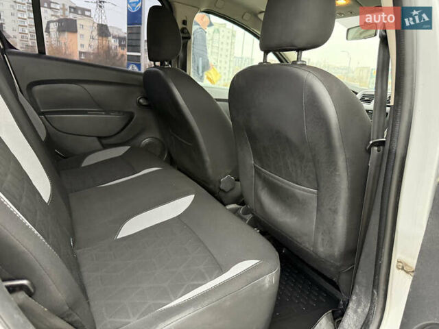 Серый Рено Сандеро, объемом двигателя 1.46 л и пробегом 198 тыс. км за 6599 $, фото 26 на Automoto.ua