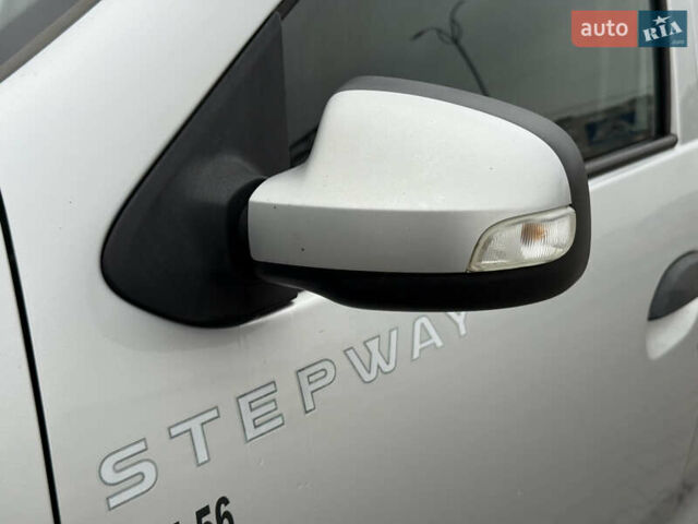 Серый Рено Сандеро, объемом двигателя 1.46 л и пробегом 198 тыс. км за 6599 $, фото 3 на Automoto.ua