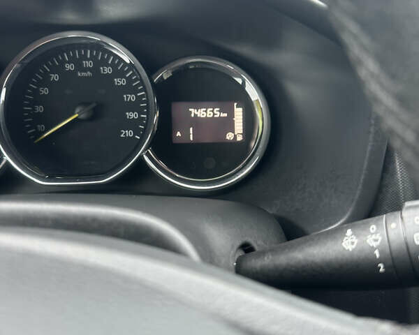 Сірий Рено Сандеро, об'ємом двигуна 0.9 л та пробігом 74 тис. км за 9300 $, фото 12 на Automoto.ua