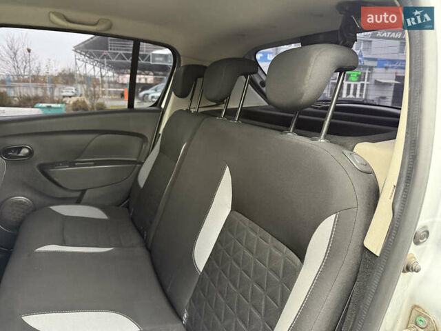 Серый Рено Сандеро, объемом двигателя 1.46 л и пробегом 198 тыс. км за 6599 $, фото 22 на Automoto.ua