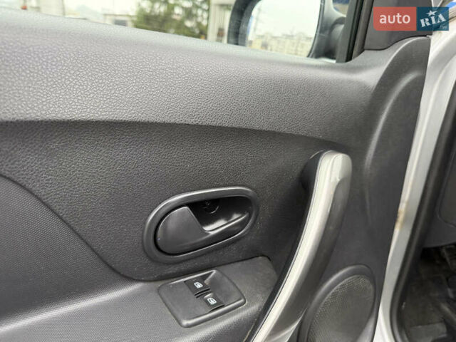 Серый Рено Сандеро, объемом двигателя 1.46 л и пробегом 198 тыс. км за 6599 $, фото 18 на Automoto.ua