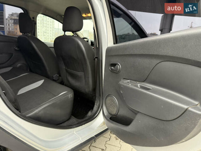 Серый Рено Сандеро, объемом двигателя 1.46 л и пробегом 198 тыс. км за 6599 $, фото 25 на Automoto.ua