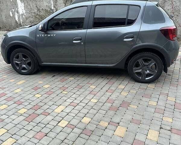 Серый Рено Сандеро, объемом двигателя 0.9 л и пробегом 83 тыс. км за 9500 $, фото 1 на Automoto.ua