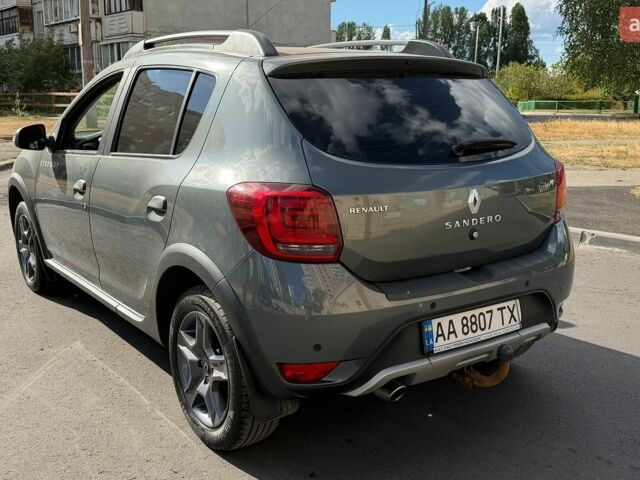 Сірий Рено Сандеро, об'ємом двигуна 0.9 л та пробігом 115 тис. км за 8600 $, фото 4 на Automoto.ua