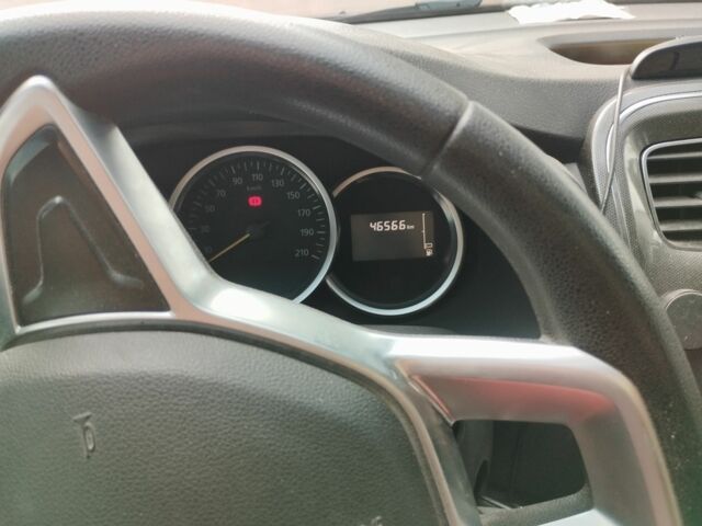 Серый Рено Сандеро, объемом двигателя 1.5 л и пробегом 46 тыс. км за 12100 $, фото 4 на Automoto.ua