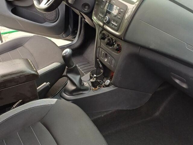 Серый Рено Сандеро, объемом двигателя 1.5 л и пробегом 46 тыс. км за 12100 $, фото 6 на Automoto.ua