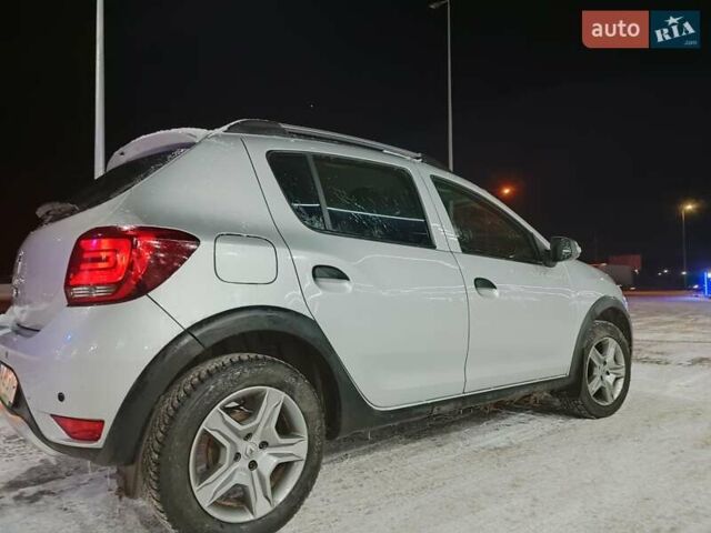 Серый Рено Сандеро, объемом двигателя 1.46 л и пробегом 168 тыс. км за 11000 $, фото 4 на Automoto.ua