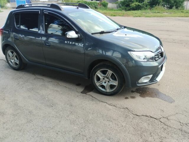 Серый Рено Сандеро, объемом двигателя 1.5 л и пробегом 46 тыс. км за 12100 $, фото 2 на Automoto.ua