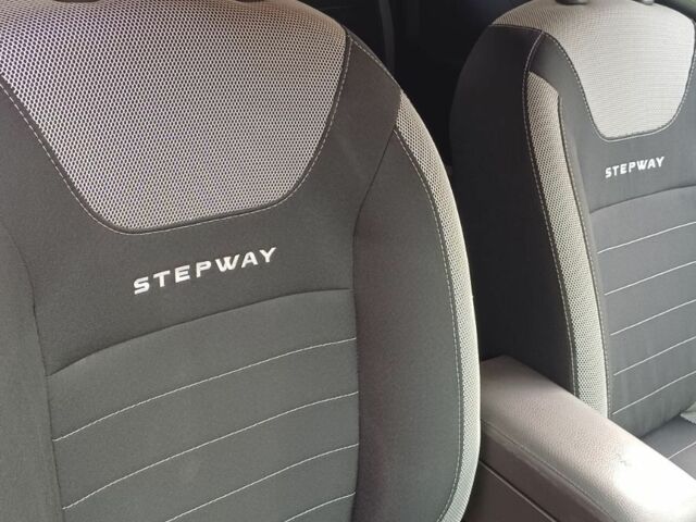 Серый Рено Сандеро, объемом двигателя 1.5 л и пробегом 46 тыс. км за 12100 $, фото 7 на Automoto.ua