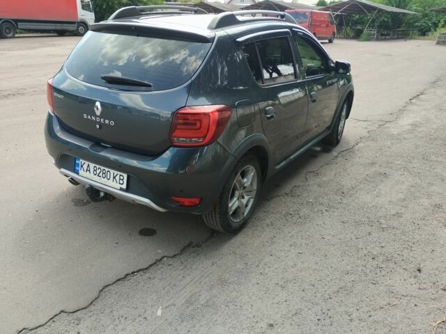 Серый Рено Сандеро, объемом двигателя 1.5 л и пробегом 46 тыс. км за 12100 $, фото 3 на Automoto.ua