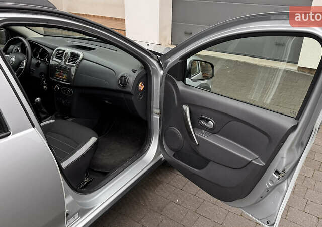 Серый Рено Сандеро, объемом двигателя 1.46 л и пробегом 39 тыс. км за 11800 $, фото 8 на Automoto.ua