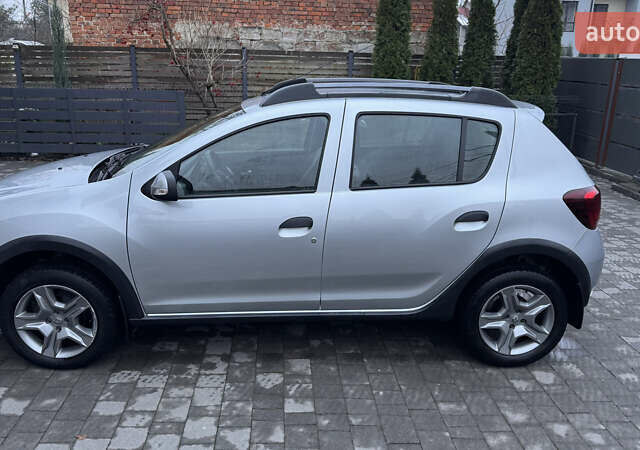 Серый Рено Сандеро, объемом двигателя 1.46 л и пробегом 39 тыс. км за 12300 $, фото 3 на Automoto.ua