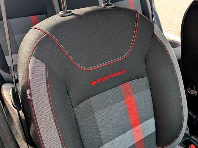 Серый Рено Сандеро, объемом двигателя 1.5 л и пробегом 130 тыс. км за 11750 $, фото 2 на Automoto.ua