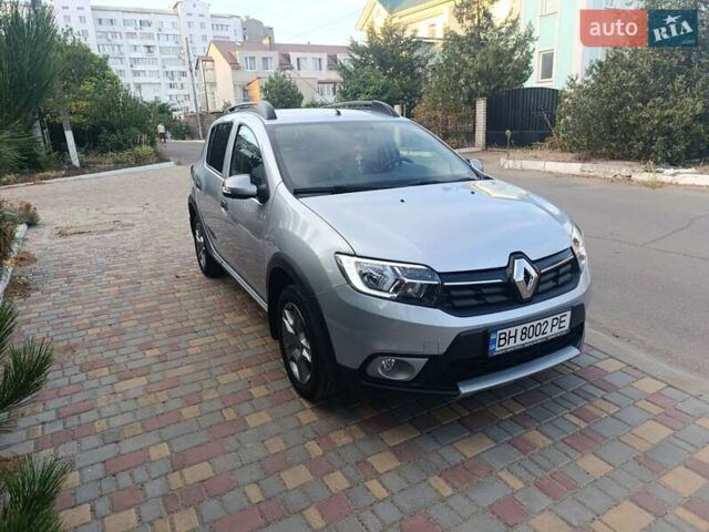Серый Рено Сандеро, объемом двигателя 0.9 л и пробегом 88 тыс. км за 9400 $, фото 3 на Automoto.ua