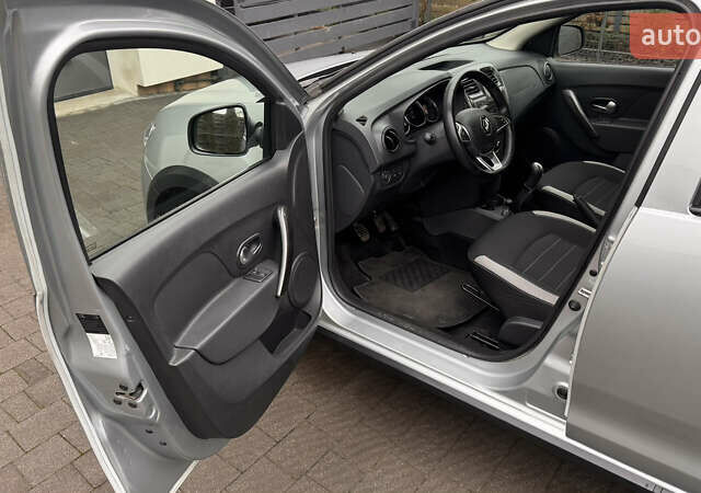 Серый Рено Сандеро, объемом двигателя 1.46 л и пробегом 39 тыс. км за 11800 $, фото 11 на Automoto.ua