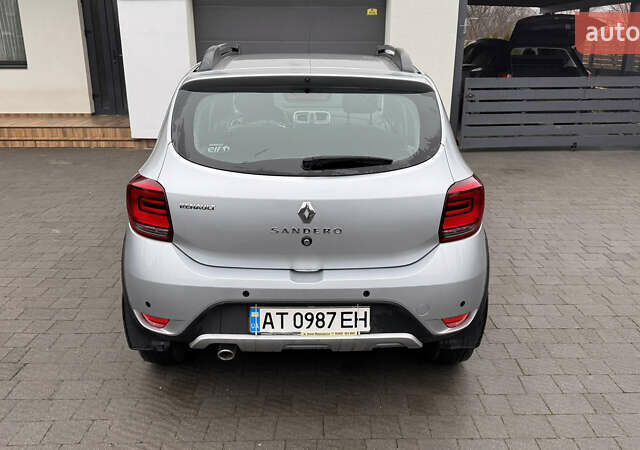 Серый Рено Сандеро, объемом двигателя 1.46 л и пробегом 39 тыс. км за 11800 $, фото 5 на Automoto.ua