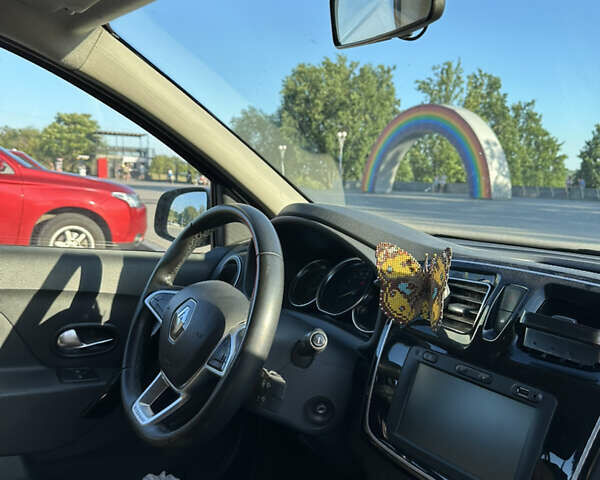 Серый Рено Сандеро, объемом двигателя 0.9 л и пробегом 59 тыс. км за 12300 $, фото 6 на Automoto.ua