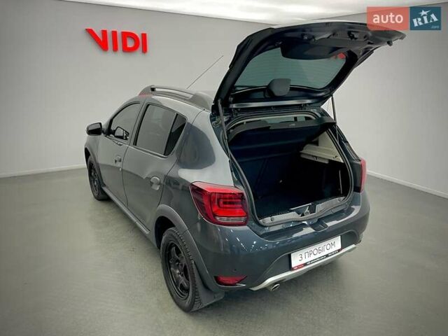 Серый Рено Сандеро, объемом двигателя 1 л и пробегом 58 тыс. км за 10884 $, фото 6 на Automoto.ua