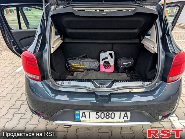 Серый Рено Сандеро, объемом двигателя 1.5 л и пробегом 130 тыс. км за 11750 $, фото 5 на Automoto.ua