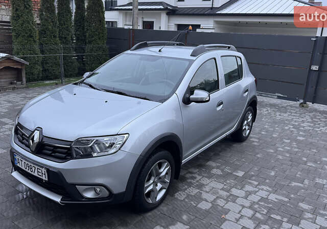 Серый Рено Сандеро, объемом двигателя 1.46 л и пробегом 39 тыс. км за 12300 $, фото 4 на Automoto.ua