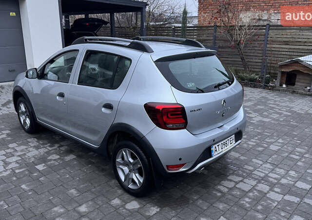 Серый Рено Сандеро, объемом двигателя 1.46 л и пробегом 39 тыс. км за 12300 $, фото 2 на Automoto.ua