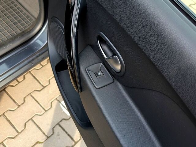 Серый Рено Сандеро, объемом двигателя 1.5 л и пробегом 130 тыс. км за 11750 $, фото 3 на Automoto.ua