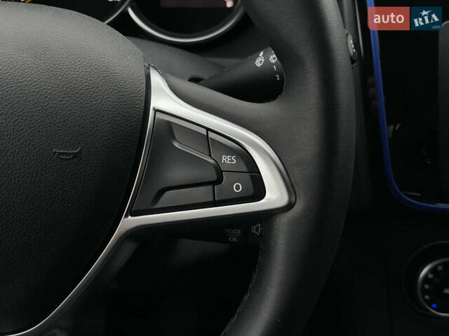 Сірий Рено Сандеро, об'ємом двигуна 0.9 л та пробігом 12 тис. км за 11300 $, фото 15 на Automoto.ua