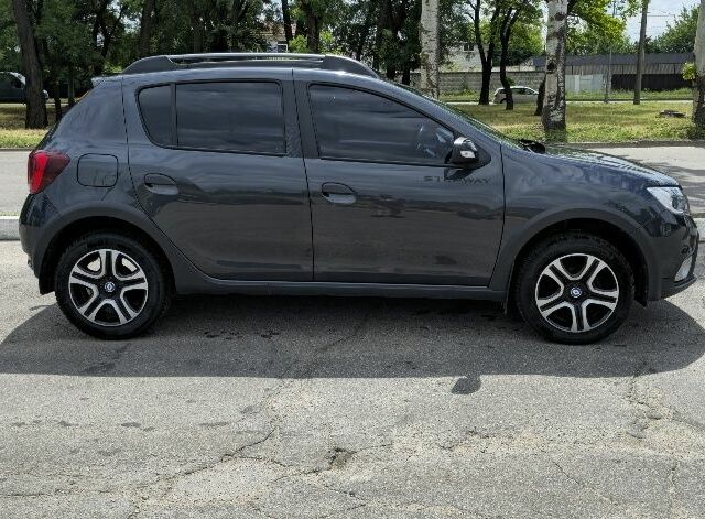 Сірий Рено Сандеро, об'ємом двигуна 1.5 л та пробігом 82 тис. км за 13100 $, фото 1 на Automoto.ua