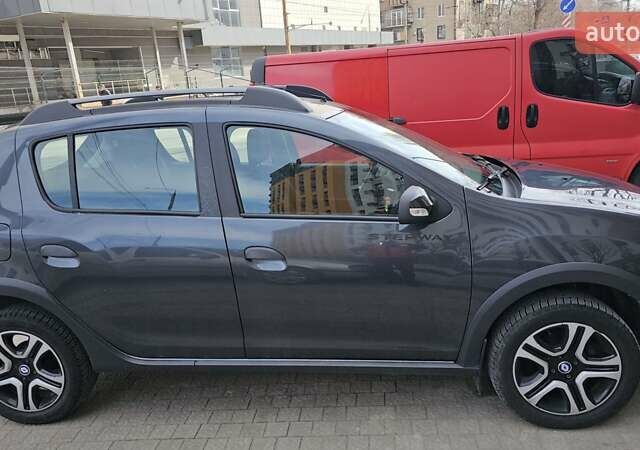 Сірий Рено Сандеро, об'ємом двигуна 0.9 л та пробігом 18 тис. км за 12500 $, фото 2 на Automoto.ua
