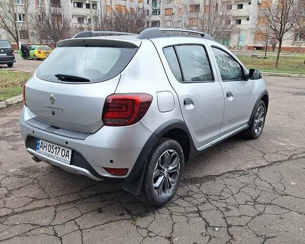 Сірий Рено Сандеро, об'ємом двигуна 0.9 л та пробігом 17 тис. км за 11500 $, фото 3 на Automoto.ua