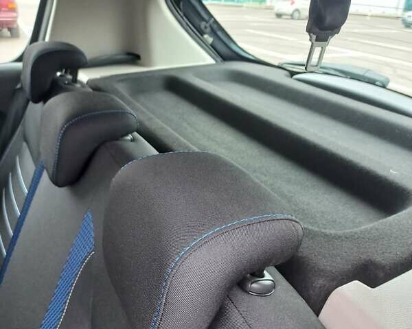 Серый Рено Сандеро, объемом двигателя 0.9 л и пробегом 12 тыс. км за 10400 $, фото 18 на Automoto.ua