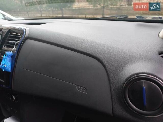 Серый Рено Сандеро, объемом двигателя 0.9 л и пробегом 12 тыс. км за 10400 $, фото 22 на Automoto.ua